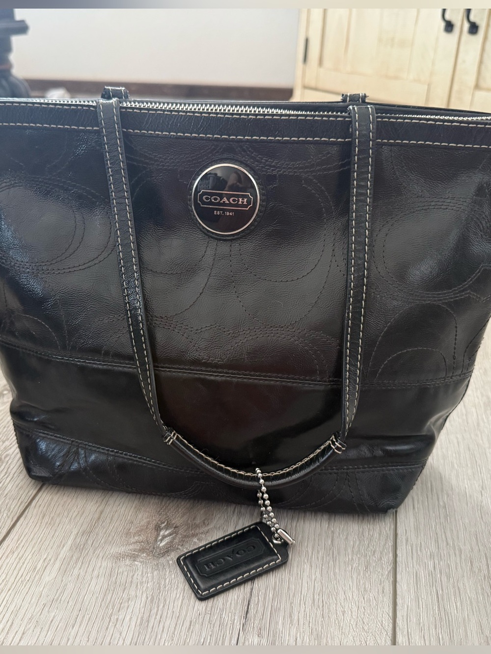 COACH EAST WEST GALLERY EMBOSSED PATENT LEATHER LARGE TOTE BLACK